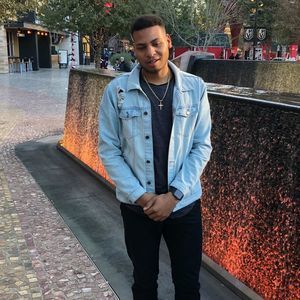 Meet your Posher, Deontea